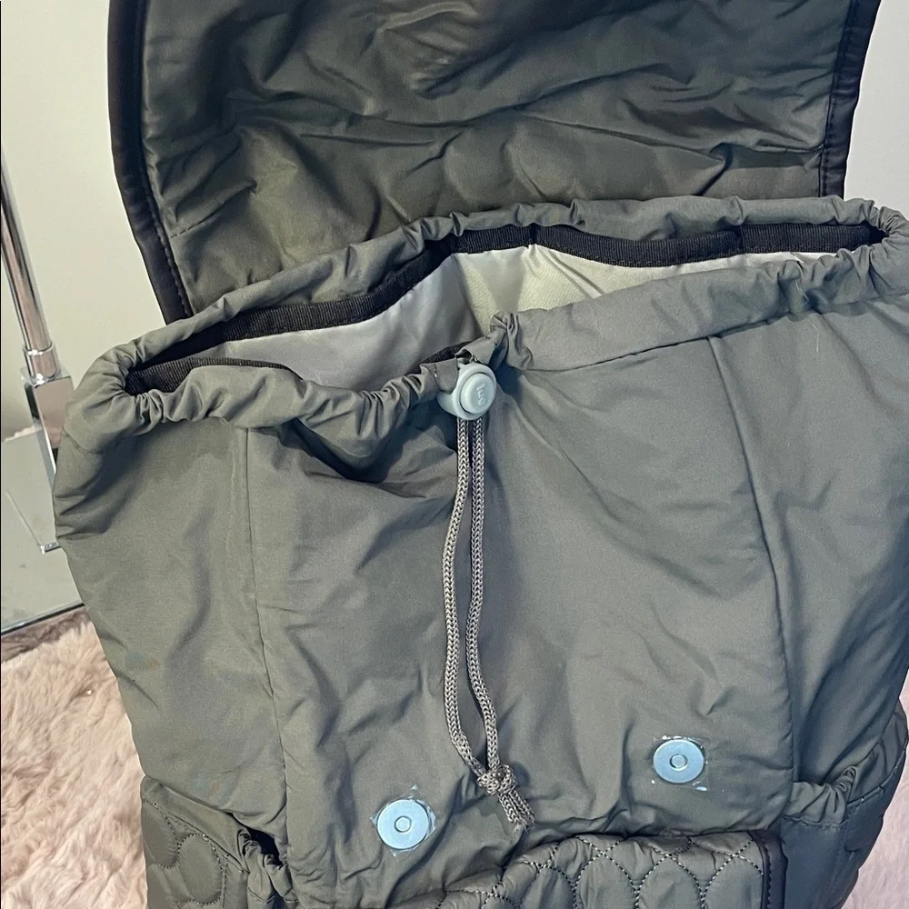 Lug Canter collection Quilted Derby-walnut color dawstring Backpack NWT